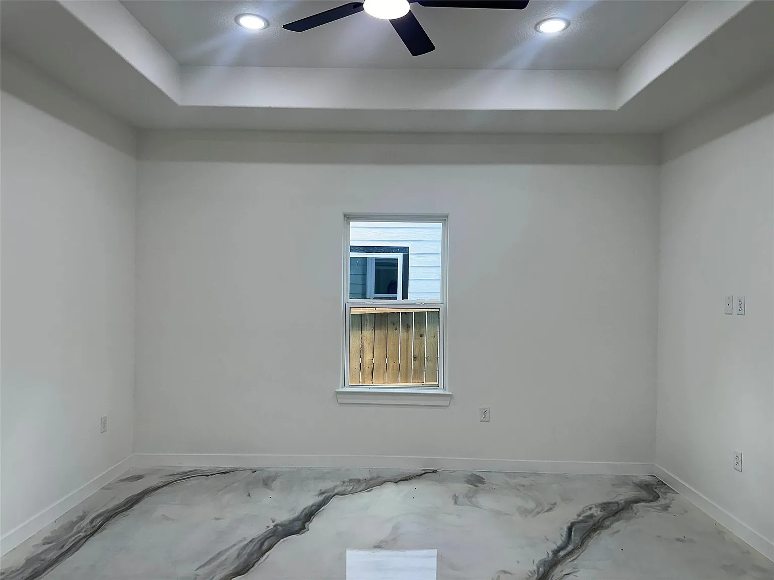 3 bed, 2.0 bath, 1020 sqft, $1,275 — Photo 3