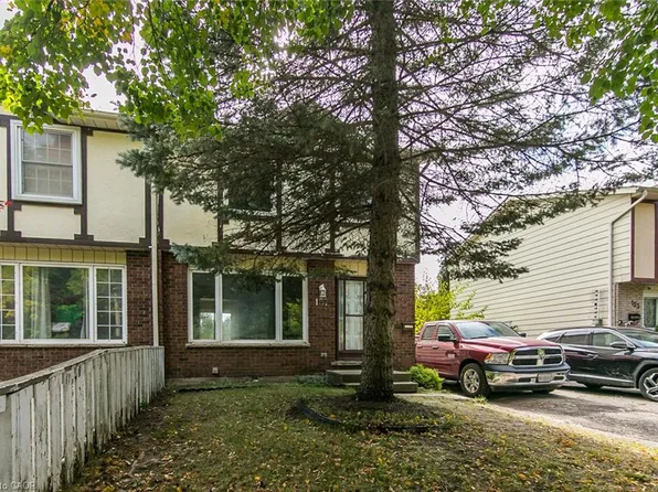 157 Old Carriage Dr, Kitchener, ON N2P 1H5
