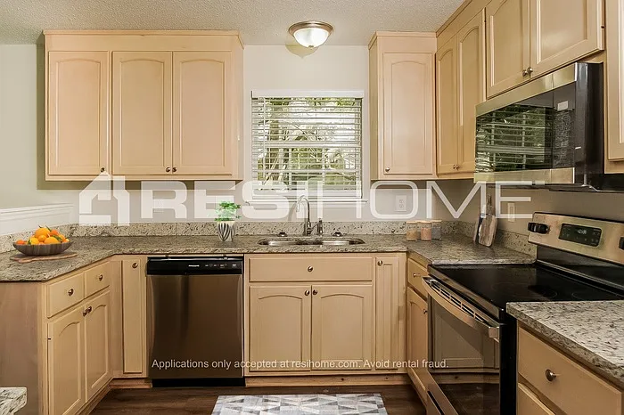 3 bed, 2.5 bath, 1744 sqft, $1,845 — Photo 3