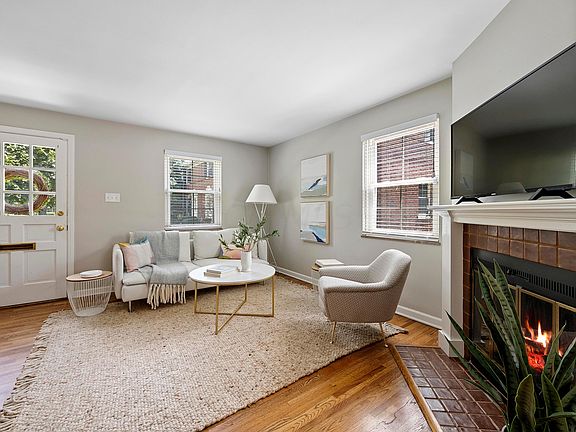 3rd image of 1835 Court #A