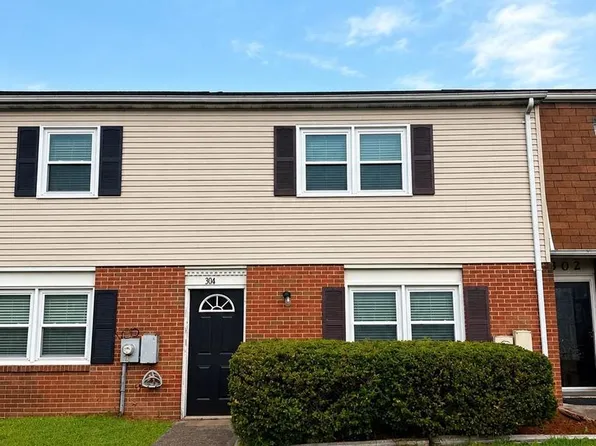 304 Ash Hollow Dr, Winchester, VA 22602