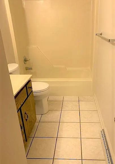 Upper Full Bath, Tub/Shower