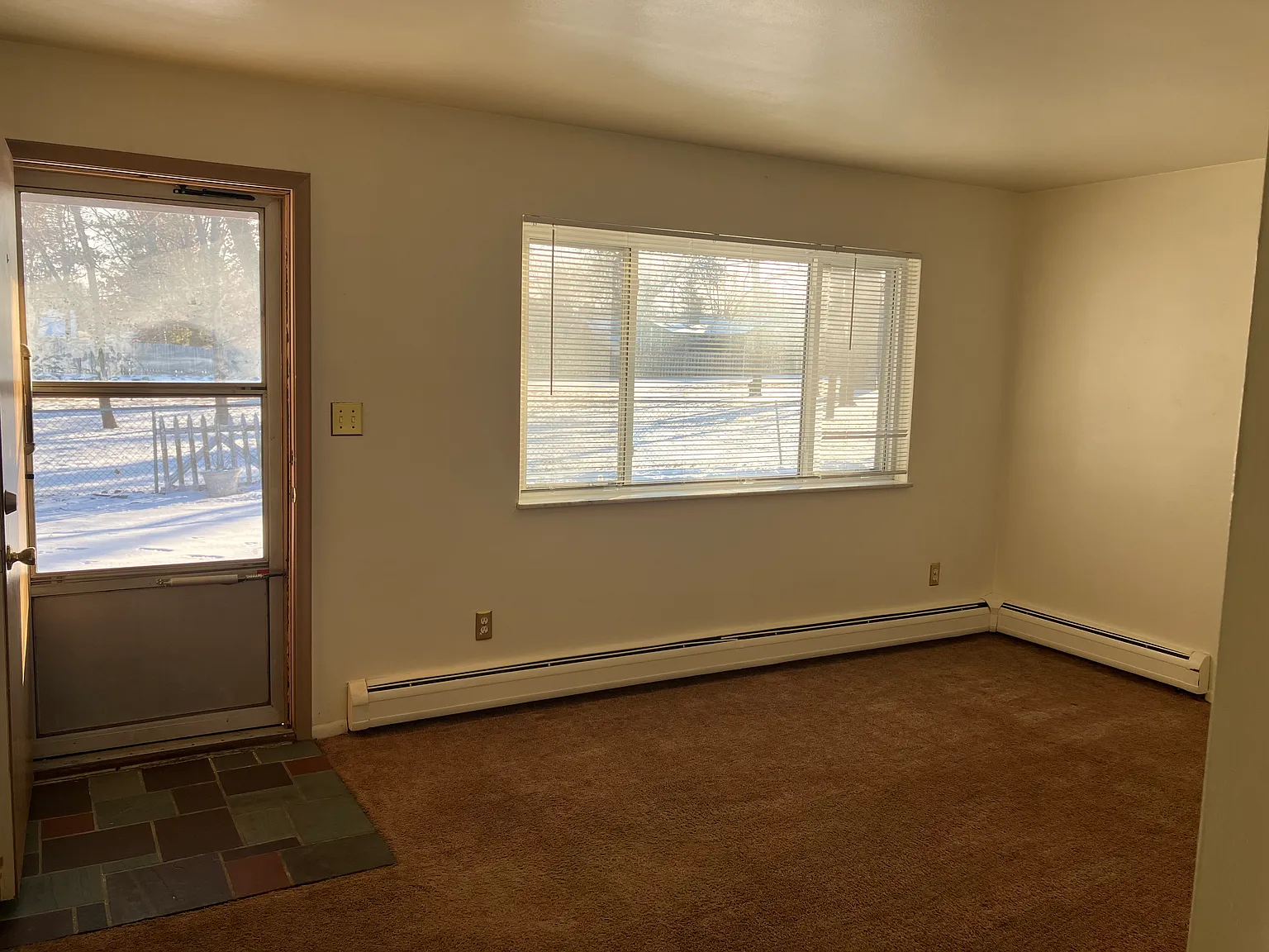 2 bed, 940 sqft, $1,200 — Photo 2
