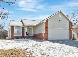 882 S Bedford Ct, Wichita, KS 67207