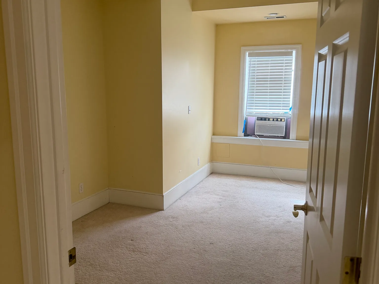 3 bed, 2180 sqft, $2,500 — Photo 2