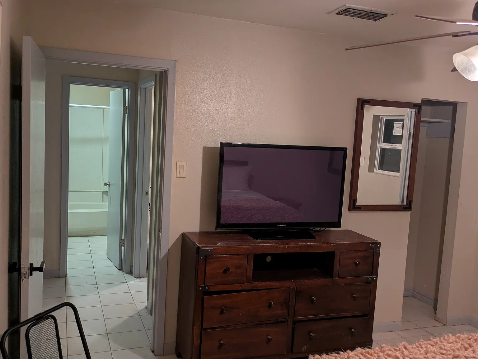3 bed, 801 sqft, $850 — Photo 2