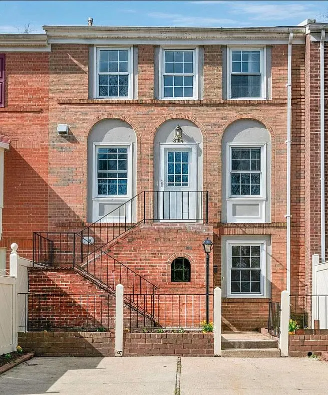 8104 Lakepark Dr — Photo 1
