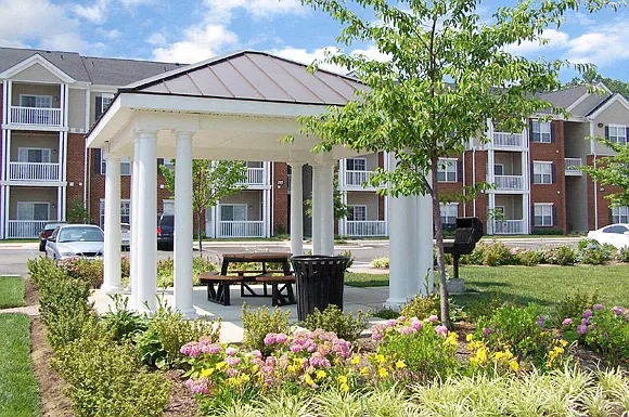 Belmont at Greenbrier — Photo 10