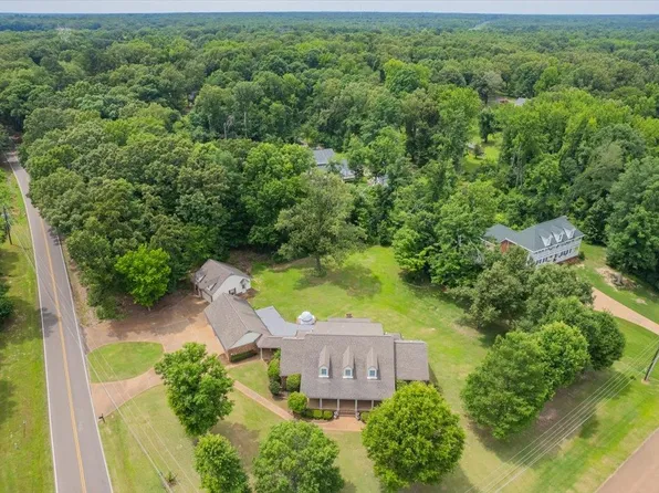 2890 Raleigh Lagrange Dr, Rossville, TN 38066