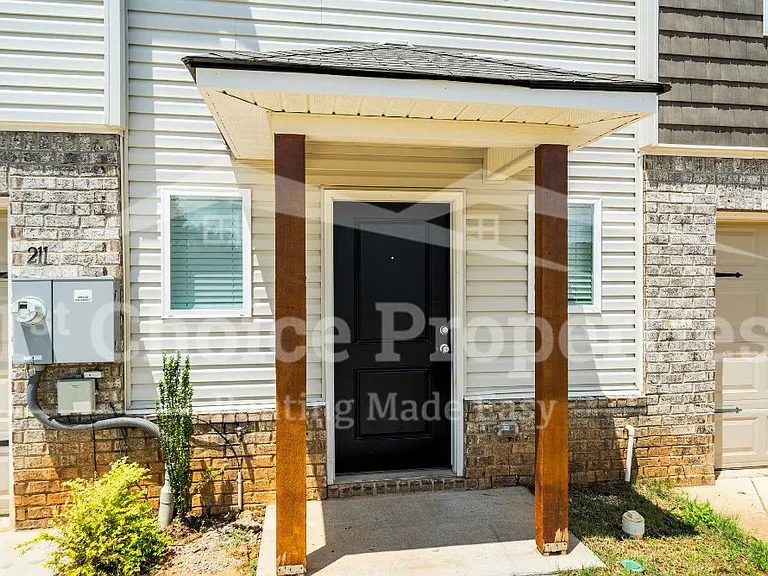 211 Driftwood Ln #4 — Photo 2