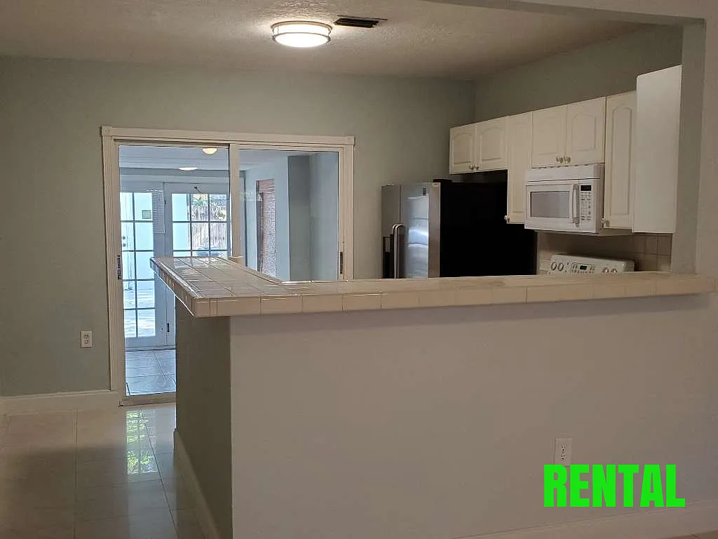 3 bed, 1389 sqft, $2,900 — Photo 2
