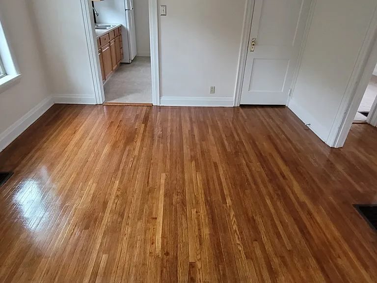 821 W 34th St — Photo 10