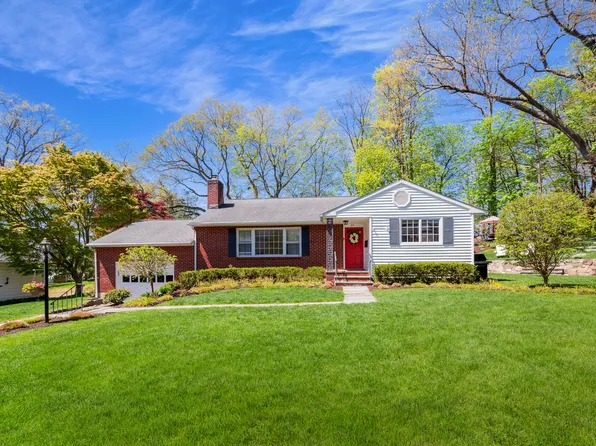 27 Deacon Hill Road, Stamford, CT 06905