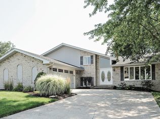 18801 Meadow Creek Dr, Mokena, IL 60448