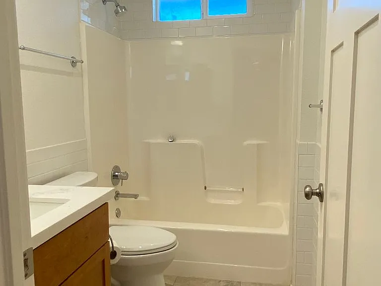 606B West St — Photo 15
