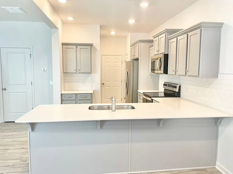 338 Pearl St — Photo 5