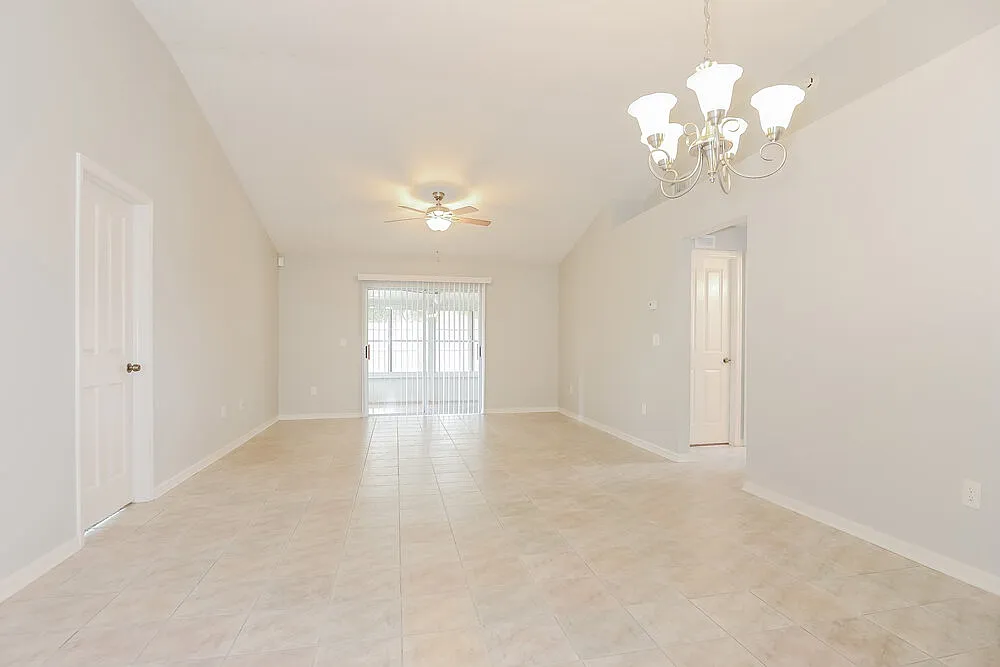 3 bed, 2.0 bath, 1690 sqft, $2,660 — Photo 3
