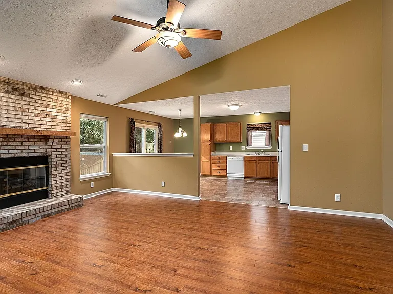329 Bluegrass Dr — Photo 11
