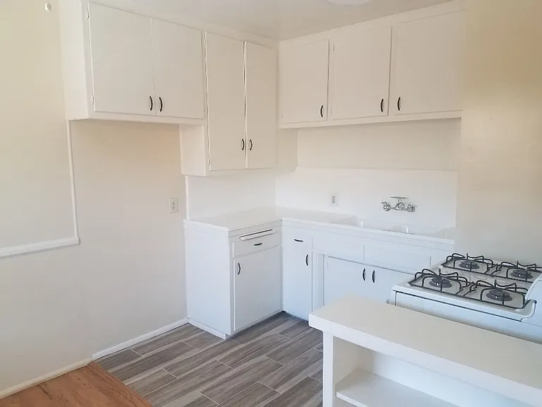 15908 Sherman Way #5 — Photo 2