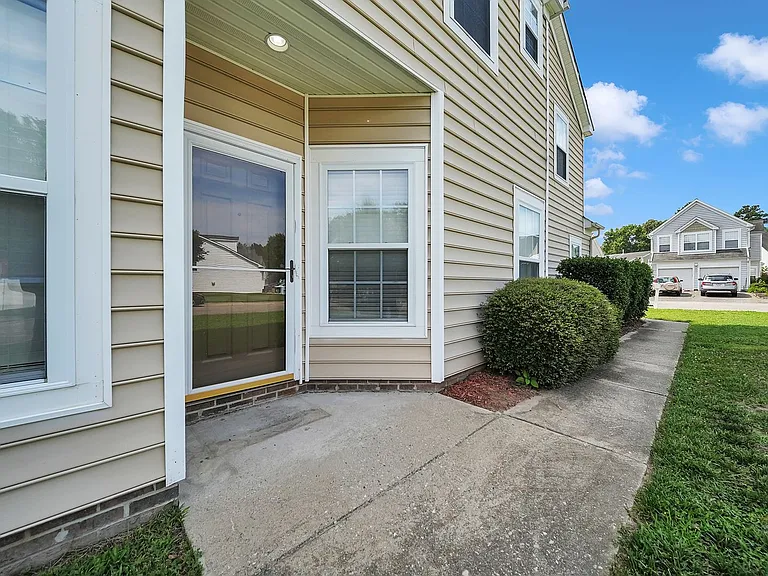 408 Holmes Blvd — Photo 3
