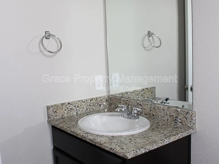 1156 Oak Cir — Photo 8