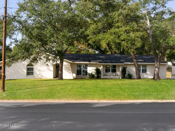 5913 David Davis Pl, Ocean Springs, MS 39564