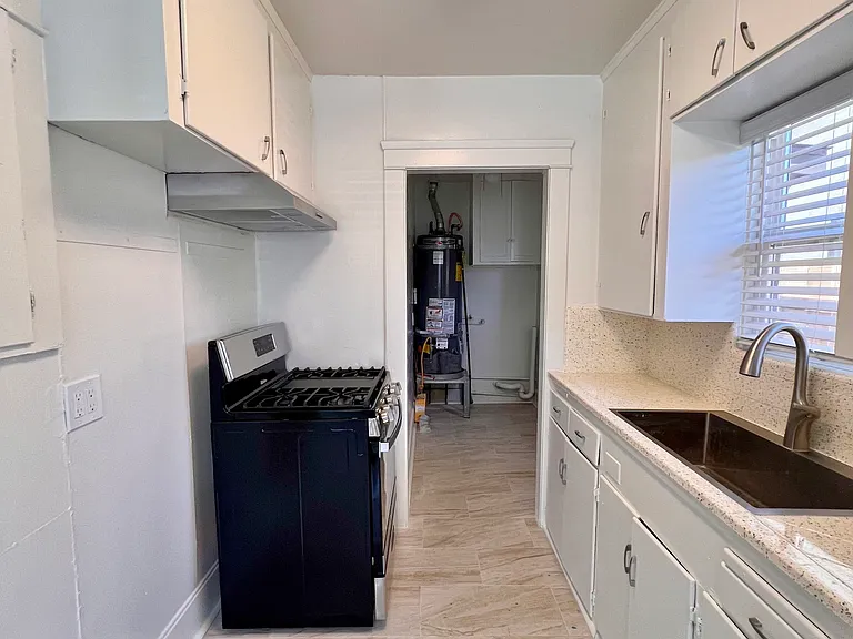 Eat-in Kitchen