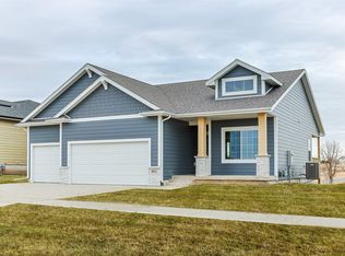 8211 Buckley Ct, Johnston, IA 50131