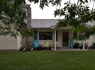 10906 E Straw Rd, Mount Vernon, IL 62864