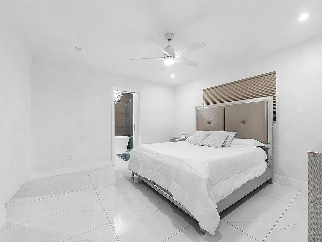 3 bed, 2.0 bath, 1833 sqft, $4,100 — Photo 2