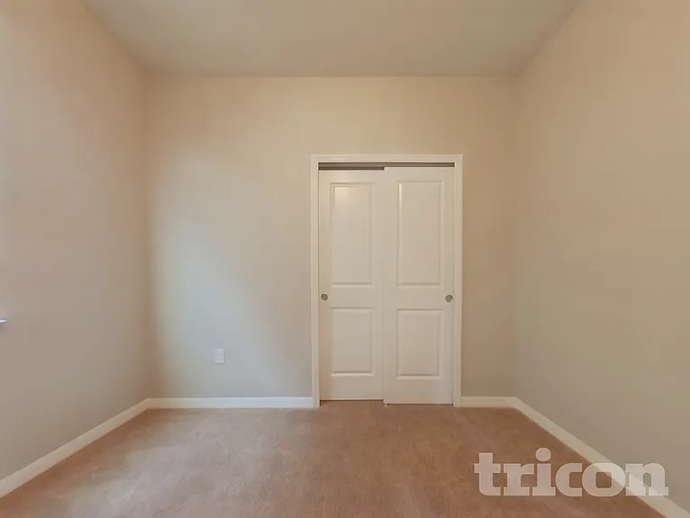 2837 E Lake Pointe Dr — Photo 11