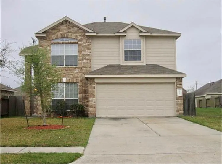 6825 Ridgewood Ln