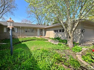 131 E Long Lake Rd APT 4, Bloomfield Hills, MI 48304