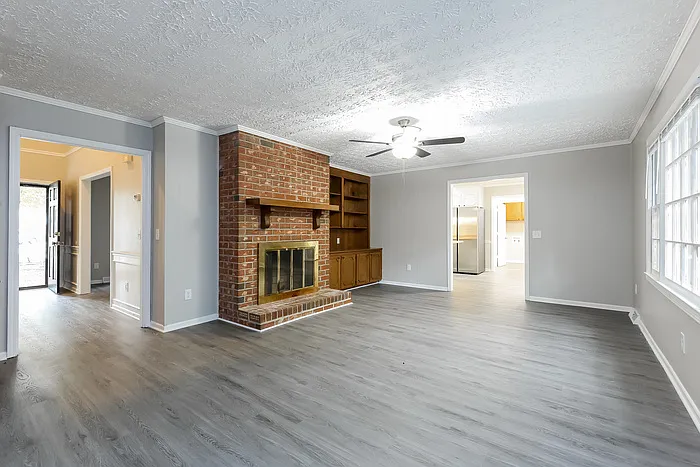 200 E Shefford St — Photo 5
