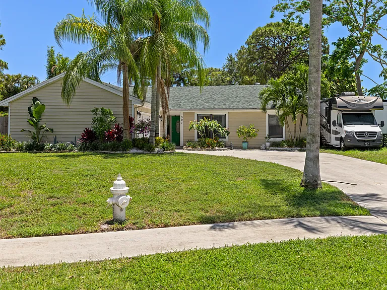 591 Kriss Ln — Photo 4