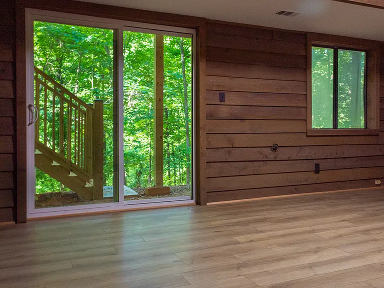 Now let's go out the sliding glass door to the back yard.