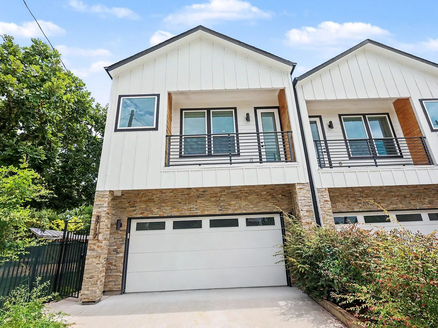 3 bed, 2.5 bath, 1935 sqft, $2,900 — Photo 1