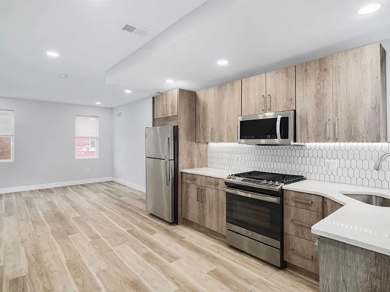 23 E Silver St #2 — Photo 1