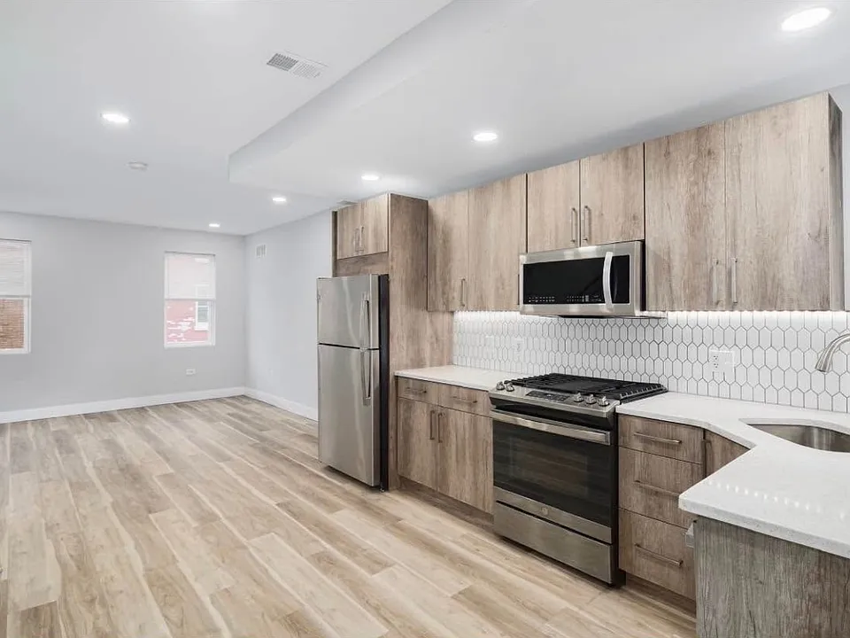 23 E Silver St #2