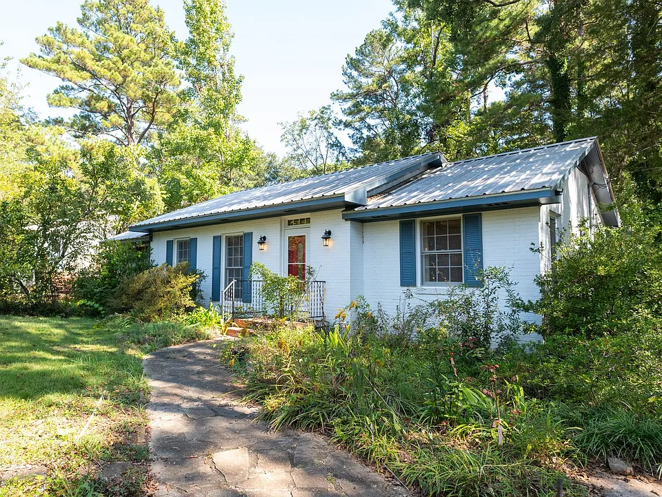 882 Cherokee Rd