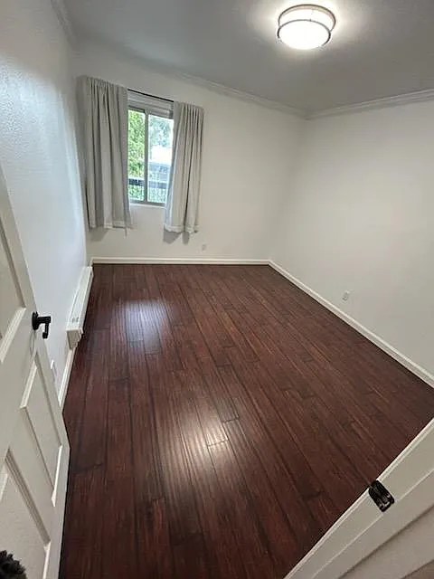 1126 Cherry Avenue — Photo 2