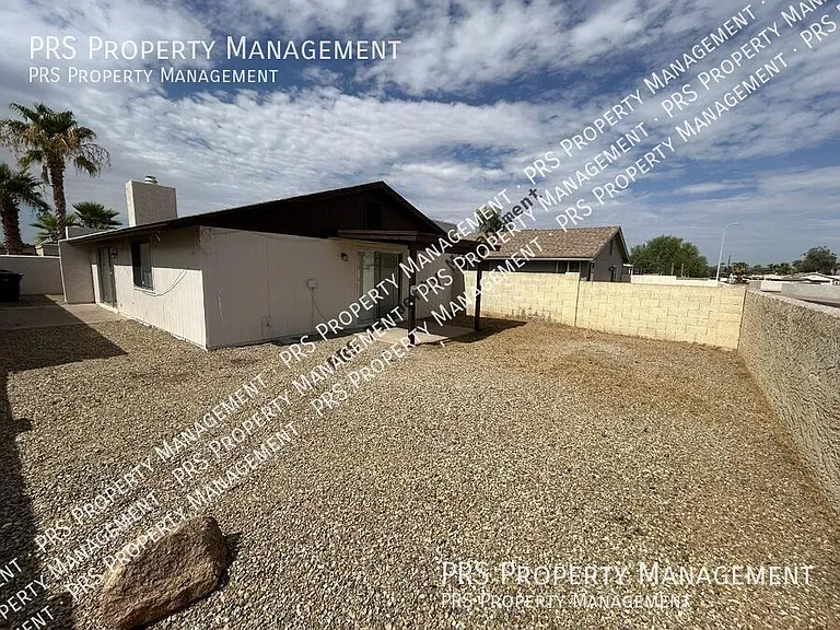 1762 W Colt Rd — Photo 32