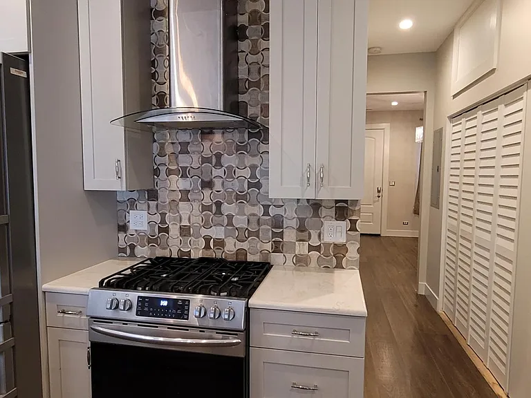 1912 N Whipple St #2F — Photo 21