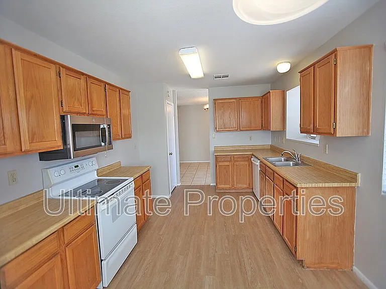 1803 W Barrow Dr — Photo 9