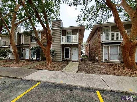 4th image of 827 E Boyd Dr APT D