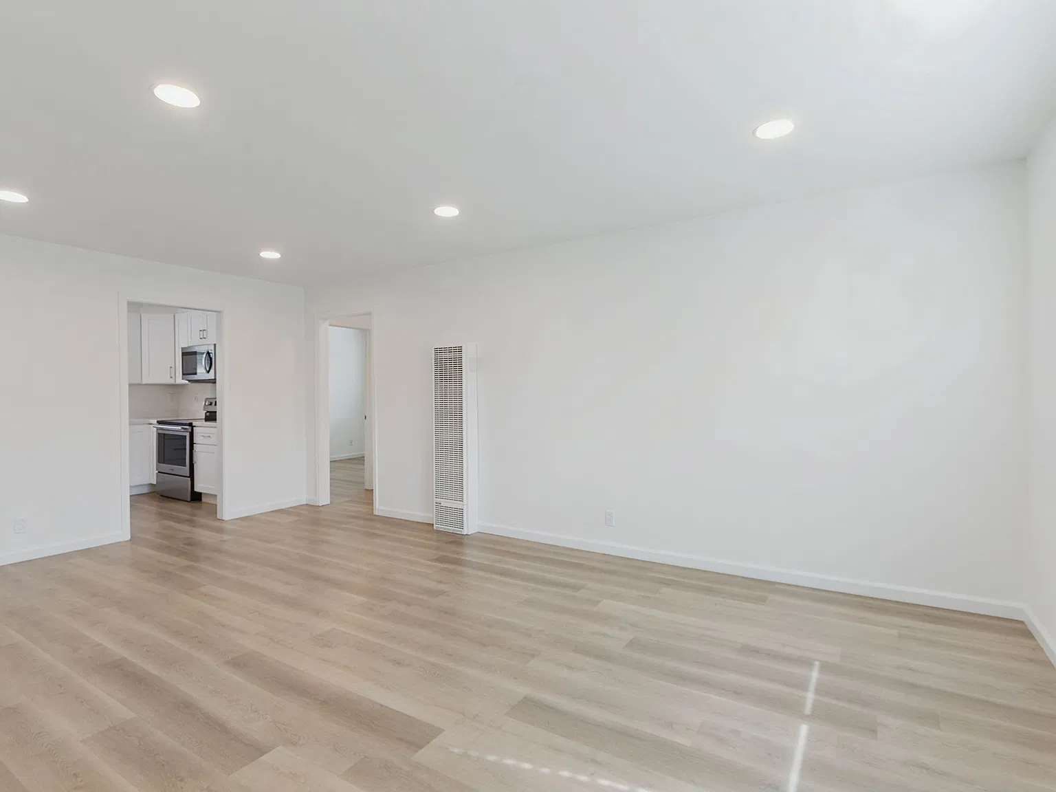 2 bed, 755 sqft, $2,695 — Photo 2