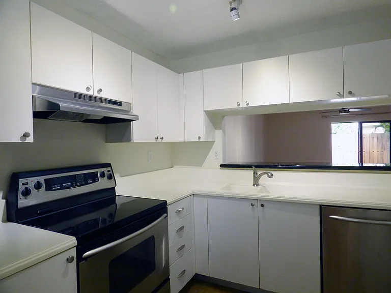 227 City View Dr — Photo 6