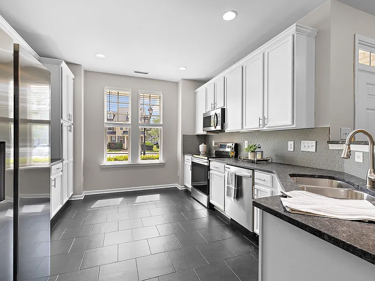 120 Point Comfort Ln — Photo 9