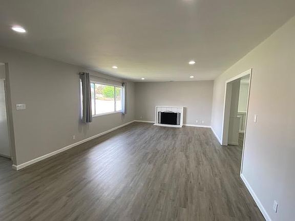 2nd image of 398 Merced Pl