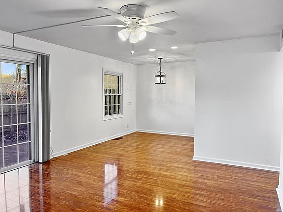 5th image of 216 Hampton Dr